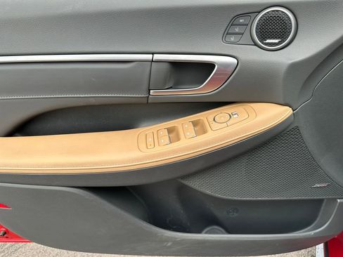 Used 2021 Hyundai Sonata Limited w/ Preferred Accessory Package image 18