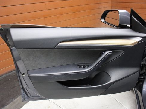 Used 2023 Tesla Model 3 Standard Range image 33