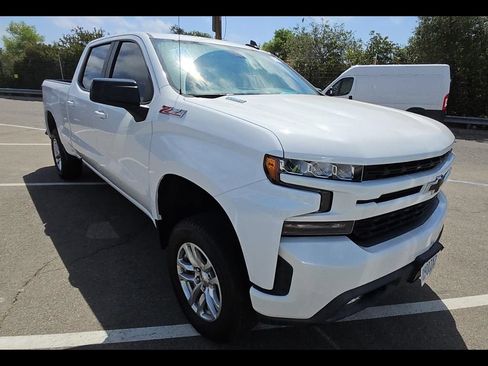Used 2020 Chevrolet Silverado 1500 RST AWD/4WD image 2