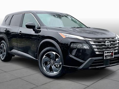 Used 2024 Nissan Rogue SV image 3