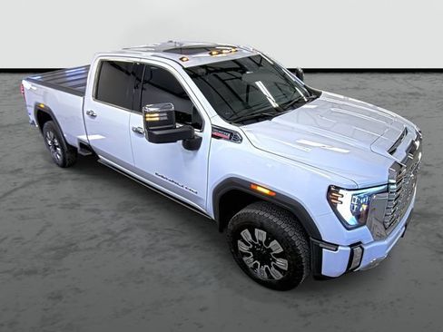 Used 2025 GMC Sierra 3500 Denali w/ Technology Package AWD/4WD image 5
