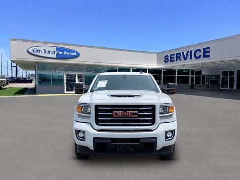 Used 2019 GMC Sierra 2500 SLT w/ Duramax Plus Package AWD/4WD image 3