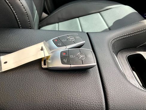 Certified 2026 Mercedes-Benz GLE 450e 4MATIC image 15