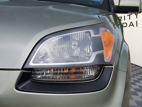 Used 2010 Kia Soul ! FWD image 8