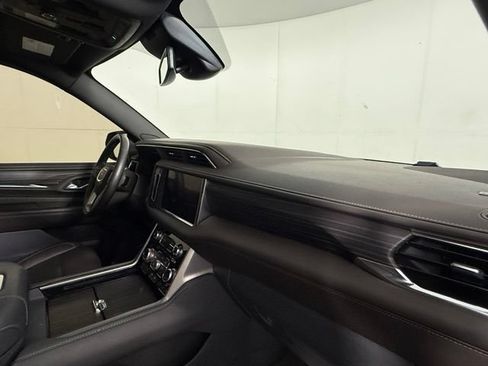 Used 2023 GMC Yukon XL Denali RWD image 34