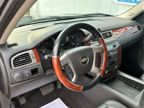 Used 2013 Chevrolet Avalanche LT image 24