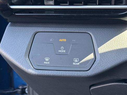 Certified 2025 Volkswagen ID.4 Pro image 28