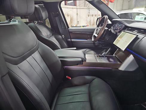 Used 2024 Land Rover Range Rover Long Wheelbase Autobiography image 10