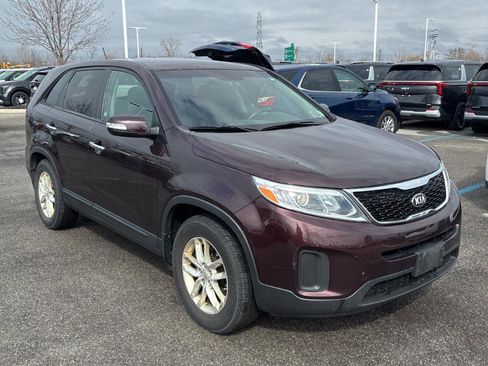 Used 2014 Kia Sorento LX image 3