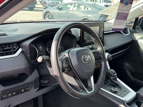 Certified 2021 Toyota RAV4 XLE w/ Convenience Package AWD/4WD image 10