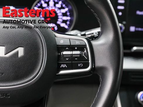 Used 2024 Kia Carnival LX FWD image 16