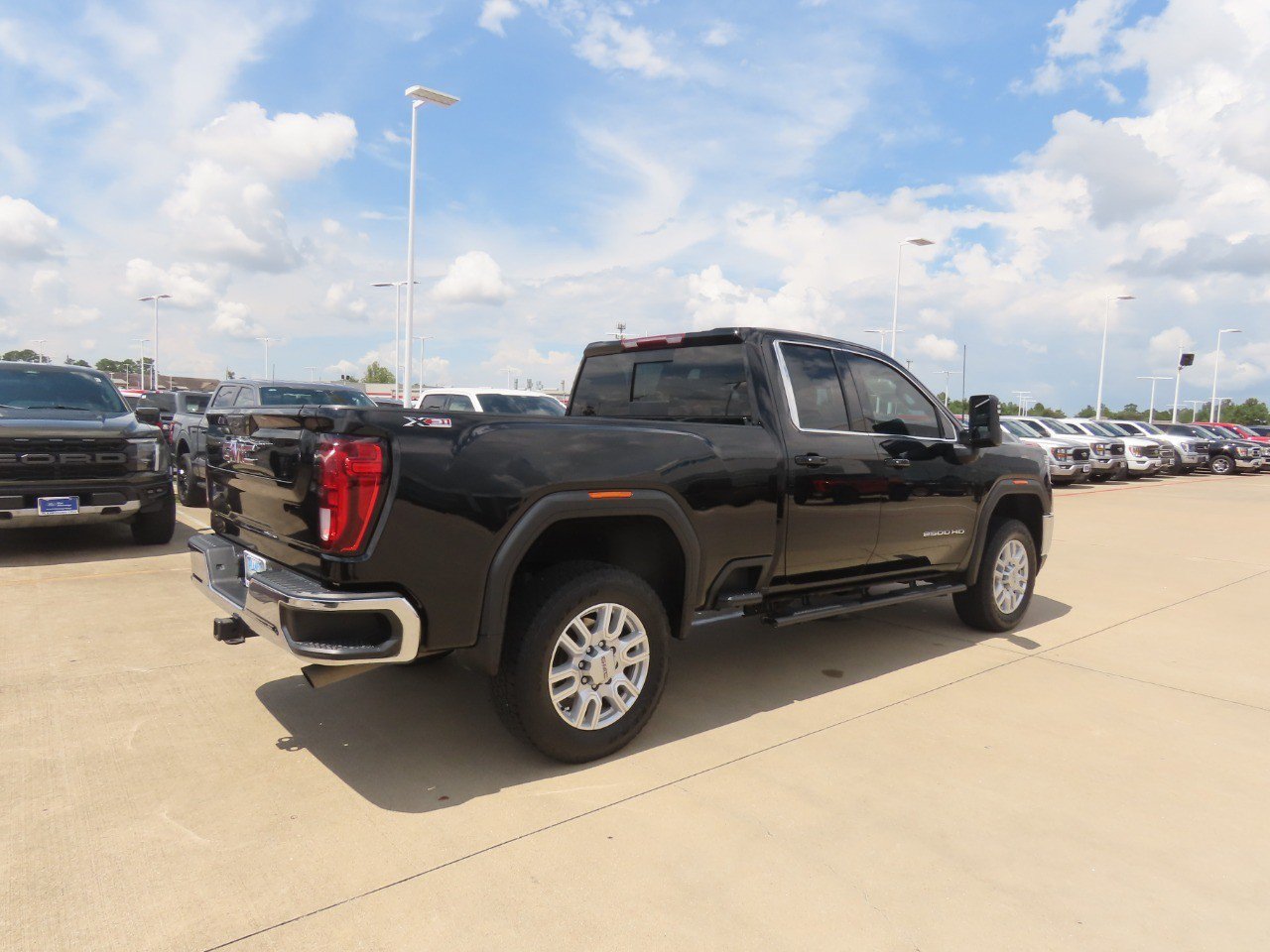 Used 2022 GMC Sierra 2500 SLE w/ SLE Value Package; AWD/4WD image 11