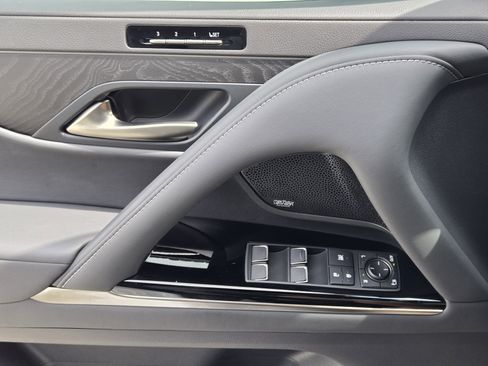 Used 2023 Lexus LX 600 4WD w/ Interior Upgrade Package image 32