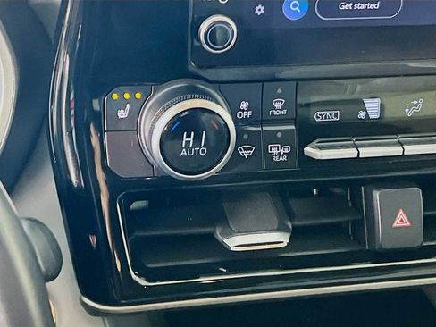 Used 2024 Toyota Highlander XLE image 20