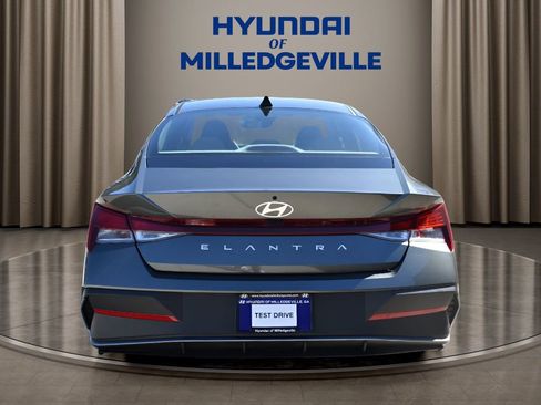 New 2026 Hyundai Elantra SE image 3