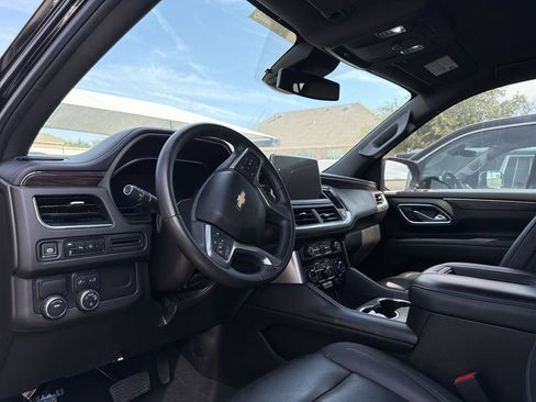 Used 2024 Chevrolet Suburban LT RWD image 7