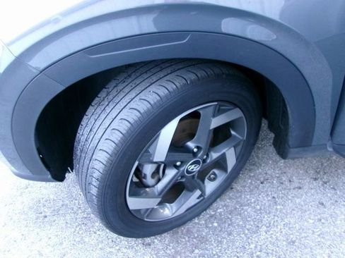 Used 2024 Hyundai Venue SEL FWD image 6