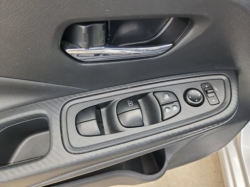 Used 2025 Nissan Versa SV FWD image 29
