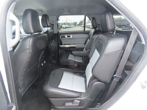 Used 2023 Ford Explorer XLT w/ Equipment Group 202A RWD image 21