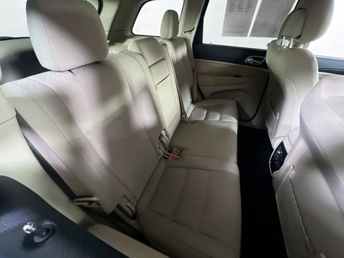 Used 2022 Jeep Grand Cherokee Laredo E image 25