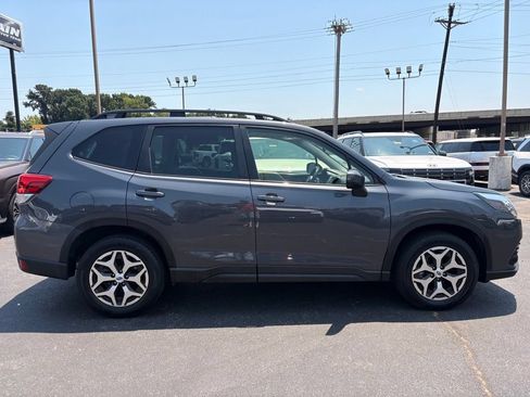 Used 2023 Subaru Forester Premium AWD/4WD image 9