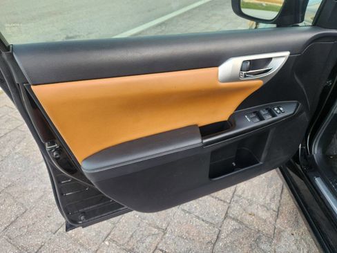 Used 2011 Lexus CT 200h Premium w/ Premium Audio Pkg image 9