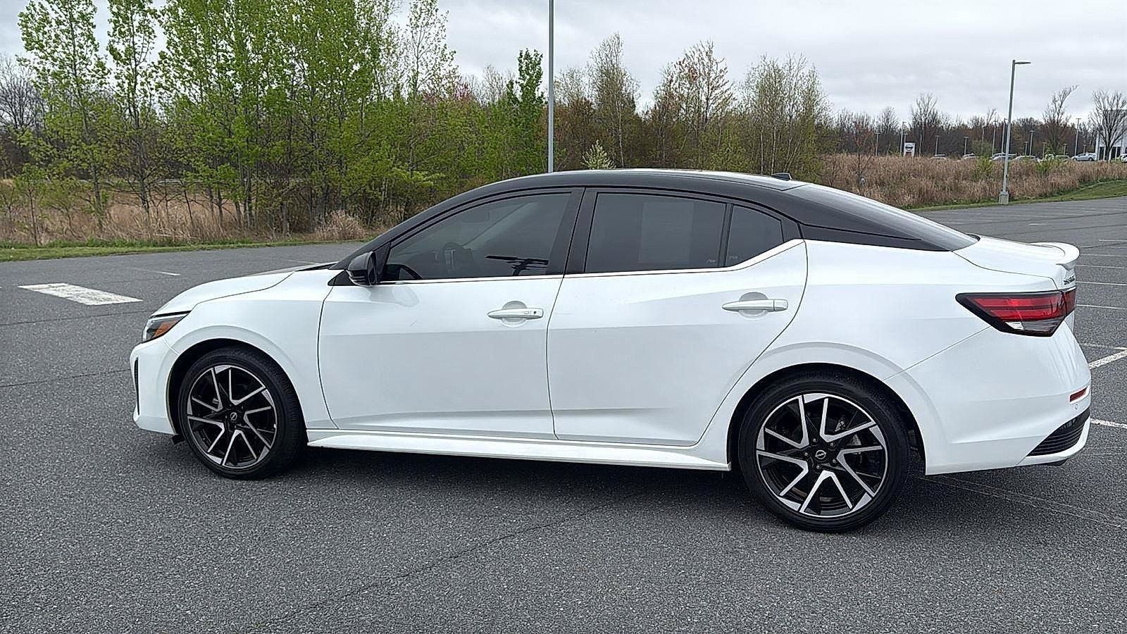 Used 2025 Nissan Sentra SR FWD image 10