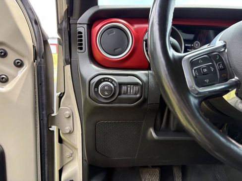 Used 2022 Jeep Gladiator Rubicon w/ LED Lighting Group AWD/4WD image 14