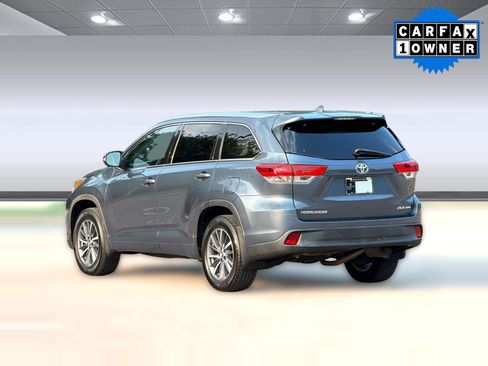 Used 2018 Toyota Highlander XLE AWD/4WD image 3