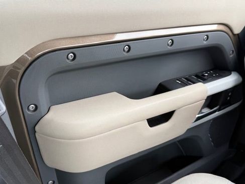 Used 2020 Land Rover Defender 110 First Edition image 29