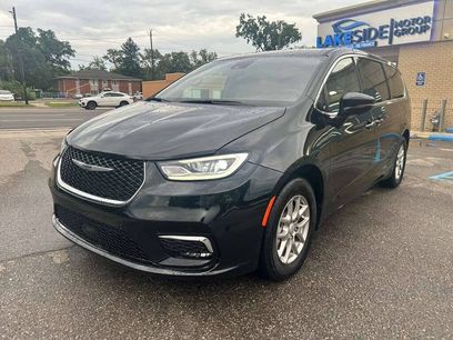 Used 2026 Chrysler Pacifica Select