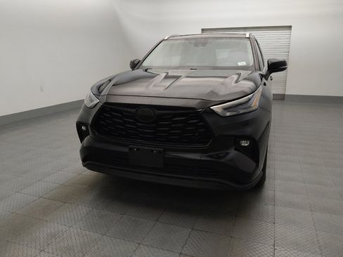 Used 2022 Toyota Highlander XLE FWD image 15
