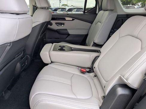 Used 2025 Honda Pilot EX-L image 12