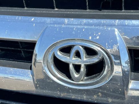 Used 2005 Toyota 4Runner SR5 AWD/4WD image 13