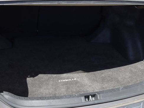 Used 2018 Toyota Corolla LE w/ Carpet Mat Package (TMS) FWD image 24