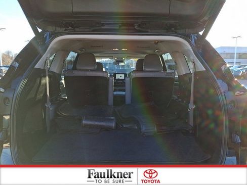 Certified 2023 Toyota Highlander L image 28