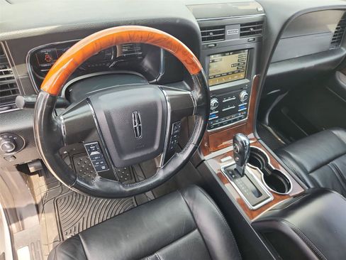 Used 2016 Lincoln Navigator Select AWD/4WD image 10