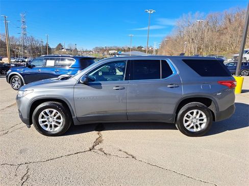 Used 2020 Chevrolet Traverse LS image 2
