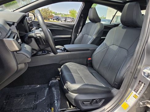 Used 2025 Toyota Camry XSE image 9