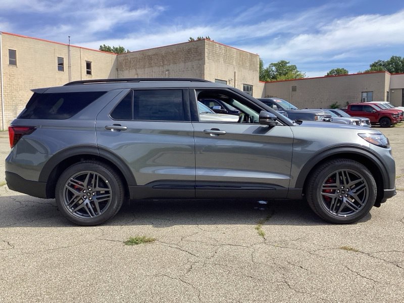 New 2026 Ford Explorer ST w/ Sun And Sound Package AWD/4WD image 10