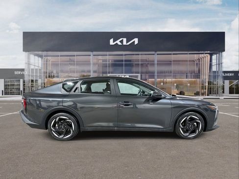 Used 2025 Kia K4 EX image 9