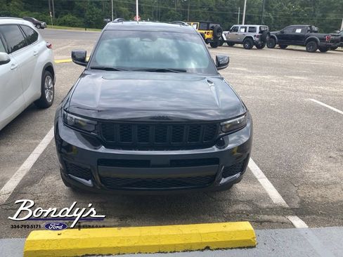 Used 2025 Jeep Grand Cherokee L Altitude AWD/4WD image 3