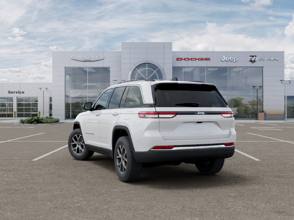 New 2027 Jeep Grand Cherokee Laredo RWD image 3