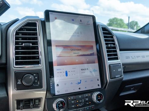 Used 2017 Ford F250 Platinum w/ Platinum Ultimate Package image 86