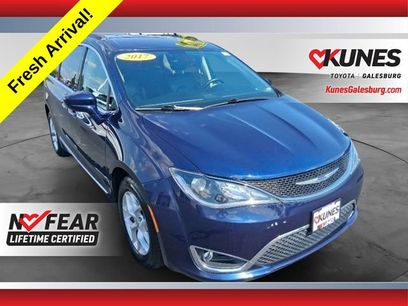 Used 2017 Chrysler Pacifica Touring-L w/ Tire & Wheel Group