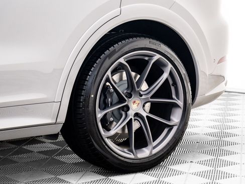 New 2026 Porsche Cayenne Coupe image 38