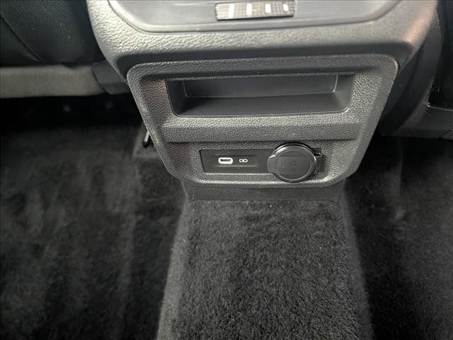 Used 2022 Volkswagen Tiguan SE AWD/4WD image 16