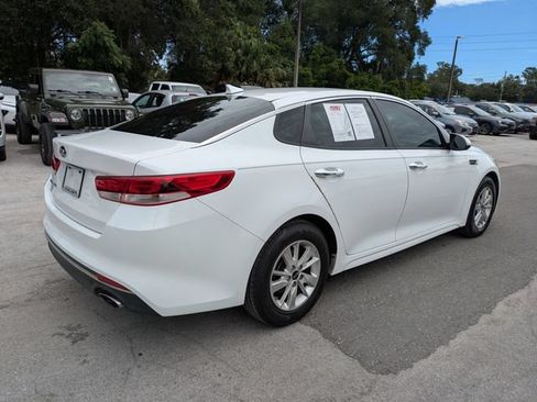 Used 2017 Kia Optima LX FWD image 4