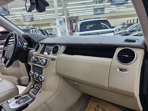 Used 2016 Land Rover LR4 HSE LUX AWD/4WD image 22