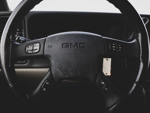Used 2004 GMC Yukon SLT w/ 1SD Preferred Equipment Group AWD/4WD image 6